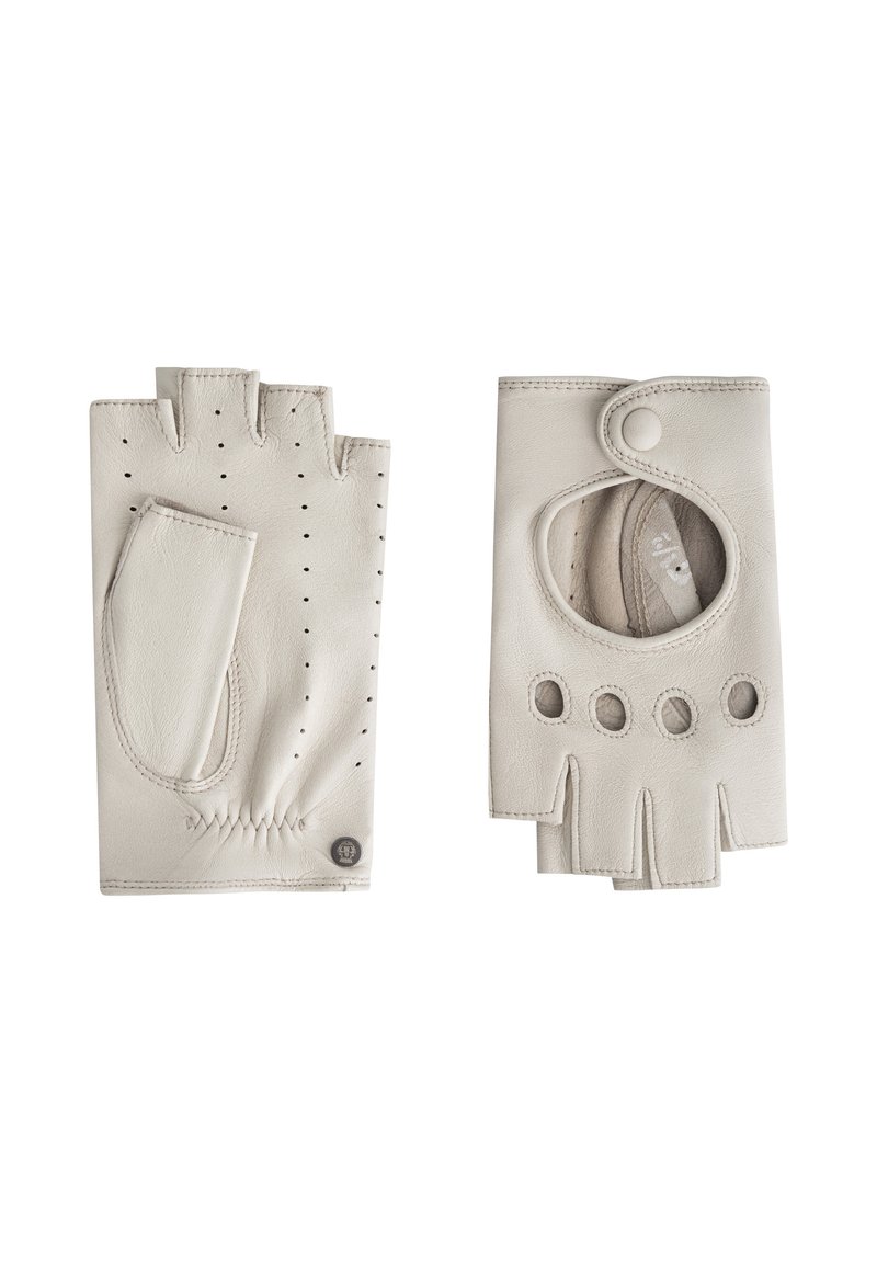 Guantes de piel gris claro sin dedos con perforaciones, bandas elásticas y cierre de botón. Presentan un corte y acentos circulares.