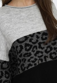 ONLY ONLJADE O NECK - Jumper - light grey
