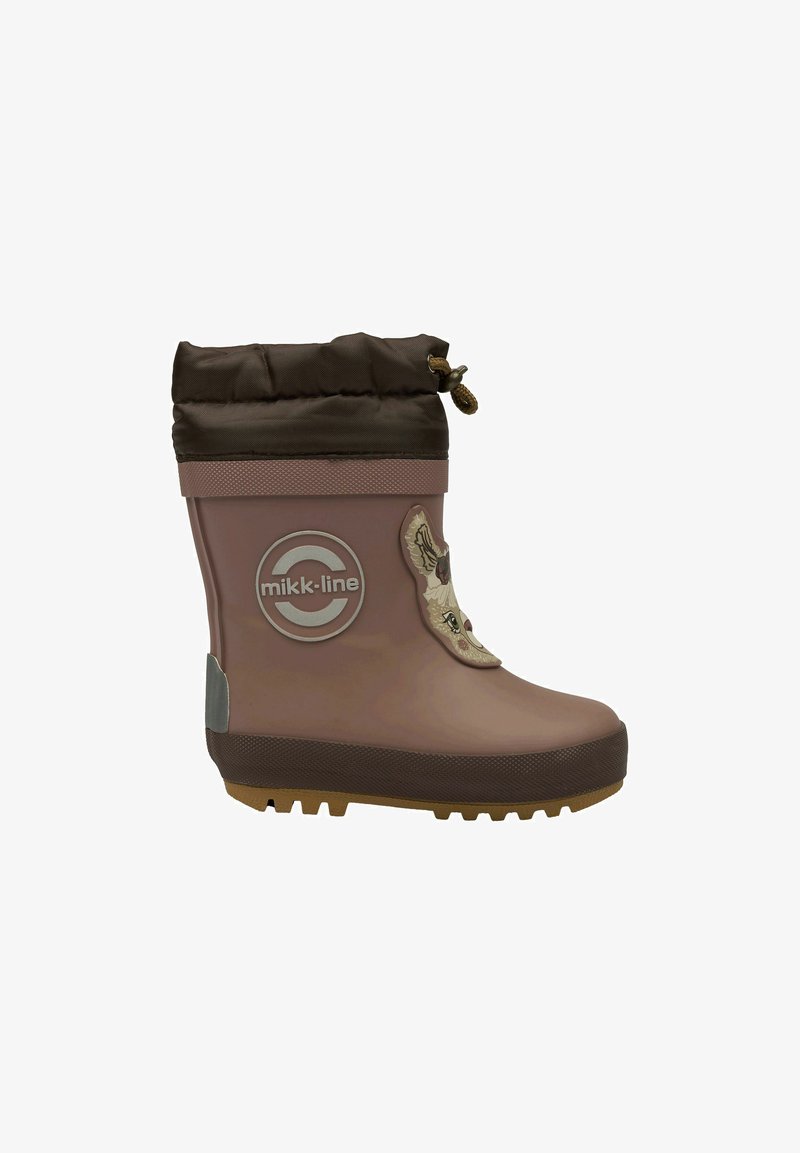 Bota de goma marrón impermeable con parte superior acolchada, cordón de tiro, logotipo en relieve y detalle gráfico de animal; suela texturizada para un mejor agarre.