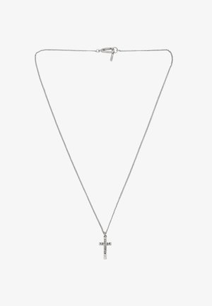 Collier en chaîne en argent avec un pendentif croix texturé. La croix présente des détails gravés et un fermoir à pince en forme de homard pour la fermeture.