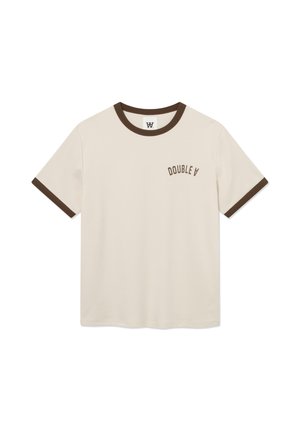 Beiges Kurzarm-T-Shirt mit dunkelbraunem Besatz am Kragen und an den Ärmelkanten, mit dem Text "DOUBLE A" auf der linken Brust.