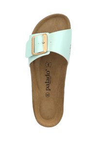 Sandal in pelle blu chiaro con fibbia dorata, soletta in sughero e plantare marrone con texture. Logo stampato sulla soletta.