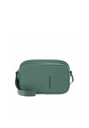 Sac bandoulière rectangulaire vert avec une sangle réglable, deux compartiments zippés et un logo "Mandarina Duck" discret à l'avant.