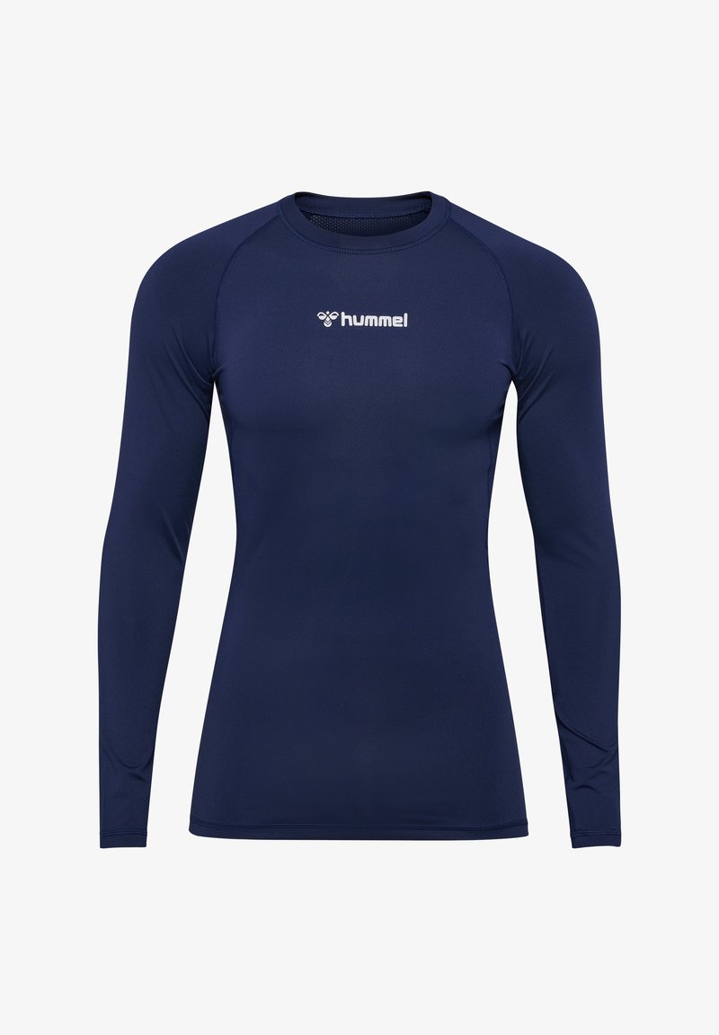 Marineblå langærmet atletisk skjorte lavet af åndbart stof, med rund halsudskæring og et logo på den øverste brystområde.