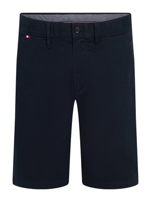 Pantaloni corti blu navy realizzati in tessuto misto cotone con una texture liscia. Presentano una chiusura con bottone e un piccolo logo sul cinturino.