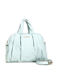 Vaaleansininen keinonaisarikasta käsilaukku, jossa on poimuinen muotoilu, kaksinkertaiset kahvat ja irrotettava olkahihna. Edessä on kultainen logo-osa.