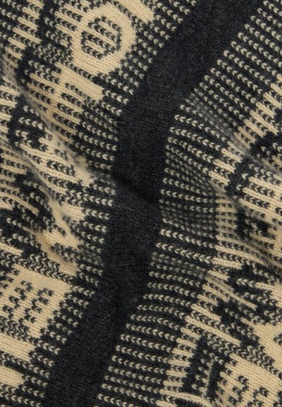 Stickad scarf med ett geometriskt mönster i svart och beige. Mjuk textur med varierande stygnstilar och färgkontrast.