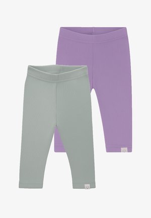 Zwei Paar gerippte Baby-Leggings, eines in Hellgrau und eines in Lavendel, jeweils mit einem kleinen Logostreifen am Saum.