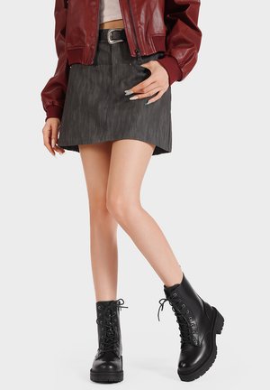 Stivaletti con plateau - nero