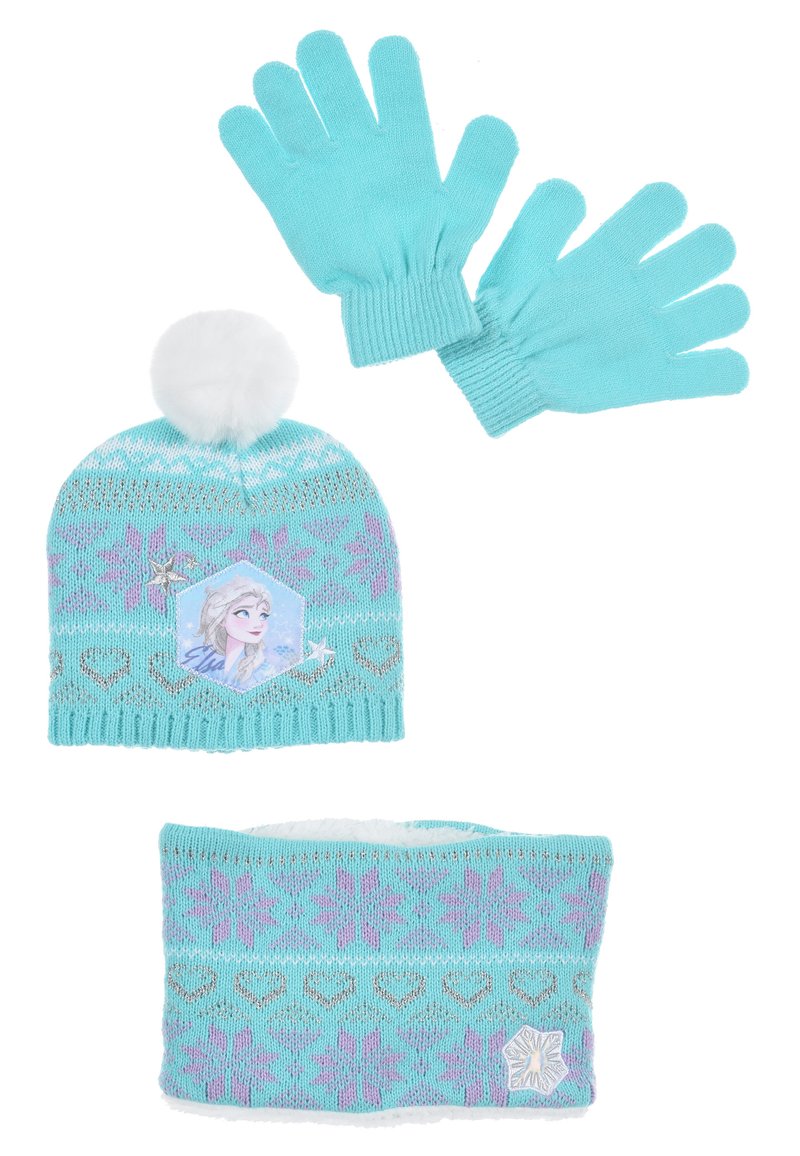 Lichtblauwe gebreide beanie met een witte pompon en een Elsa-afbeelding, bijpassende handschoenen en een fleecelijn oorwarmers met sneeuwvlokpatronen.