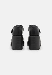 mtng EMELINE - Visoke pete - black