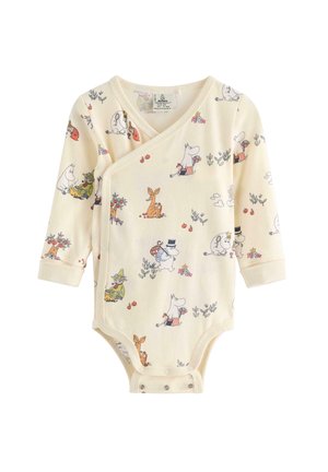 Kermanvärinen, pitkähihaisen vauvanhaalari, jossa painonapit ja Muumi-hahmojen kuvituksia kukkia pitelemässä sekä puiden ja kasvien lähellä istumassa.