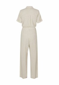 Mono de lino beige con mangas cortas, cuello tipo camisa y pantalones de pierna ancha. Presenta bolsillos traseros y un corte relajado. Tejido texturizado.