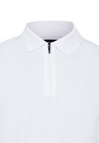 Weißes Polo-Shirt mit einem Reißverschluss vorne, strukturiertem Kragen und glatter Stoffoberfläche. Es sind keine Muster oder Grafiken sichtbar.