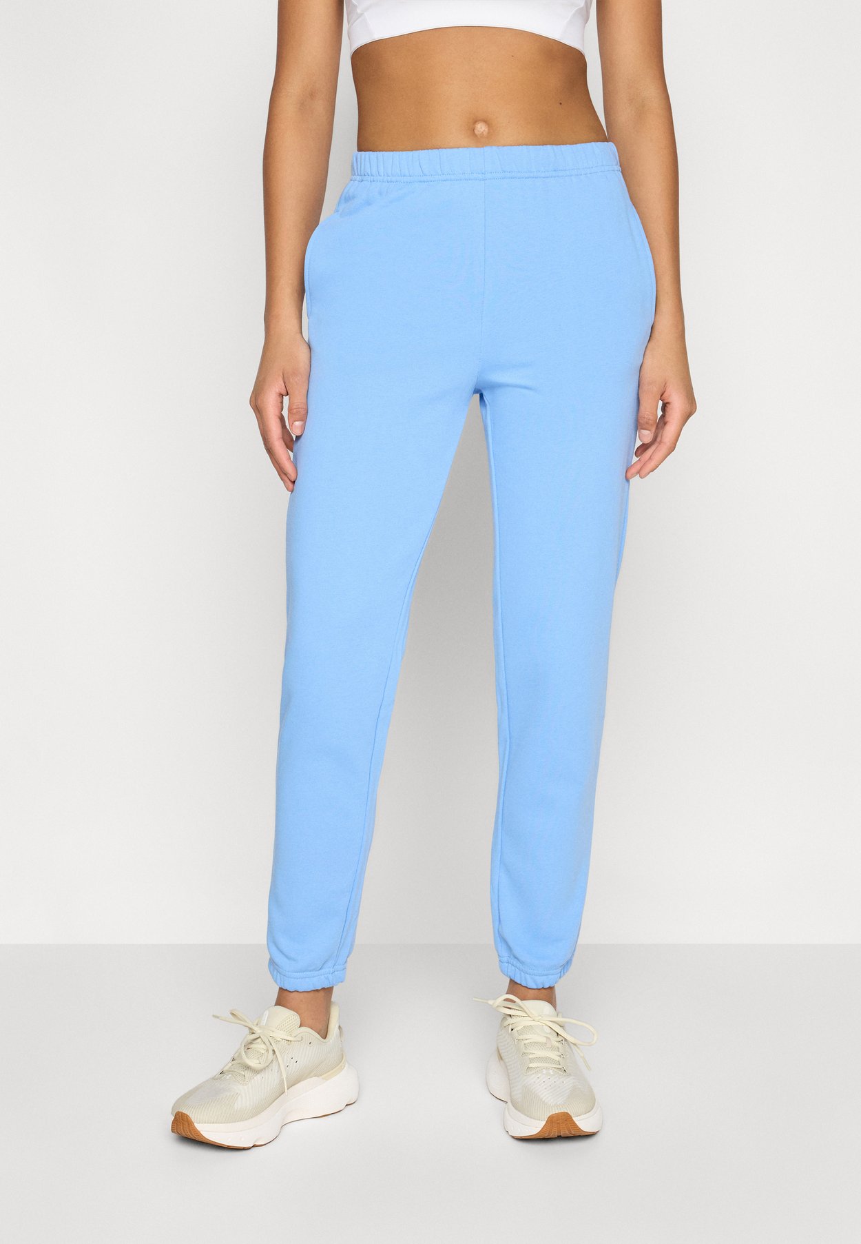 LIGHTWEIGHT SLIM FIT