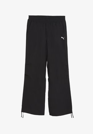 Pantaloni atletici negri din material ușor, cu un talie elastică, două buzunare laterale și un mic logo alb în față.