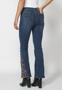 Koroshi BELL - Džínsy bootcut - azul med   medium blue