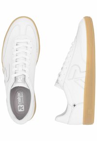 Vita lädersneakers med runda tår, kontrasterande gummisulor och klassisk snörning. Har subtila logotryck.