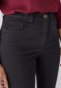 Damart TAILLE HAUTE PERFECT - Vaqueros slim fit - Black