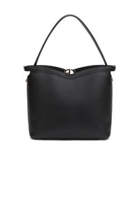 Sac à main en cuir noir avec une finition texturée, bord supérieur incurvé, unique bandoulière et fermeture métallique au centre supérieur.