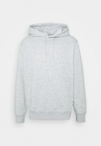 Lichtgrijze hoodie met een trekkoord in de capuchon, een zak aan de voorkant, ribgebreide manchetten en onderkant, gemaakt van zachte, gestructureerde stof. Eenvoudig ontwerp.