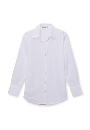 Camisa blanca de manga larga con botones, hecha de una tela suave. Presenta un collar, cierre de botones en el frente y dobladillo redondeado. Diseño clásico con un brillo sutil.