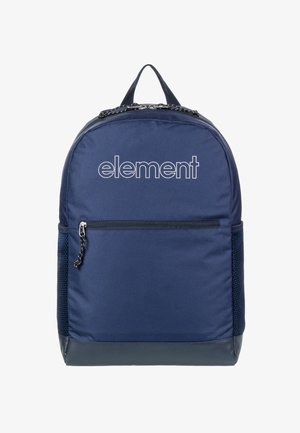 Mochila azul marino hecha de tela duradera, con un bolsillo frontal con cremallera y bolsillos laterales de malla, con un asa superior resistente y un logo.