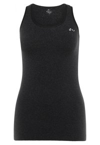 Czarny top na ramiączkach o dopasowanym kroju, teksturowana tkanina z delikatnym wzorem, okrągły dekolt i małe logo z boku.