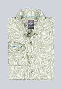 Kurzarmhemd in hellgrün mit strukturiertem Blattmuster. Besitzt eine Knopfleiste, einen Kragen und eine einzelne Tasche mit blauen Akzenten.
