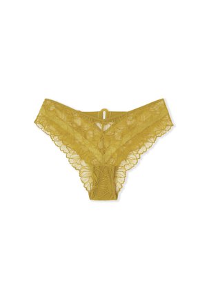 Gelbe Spitzen-Bikiniunterwäsche für Damen mit floralem Muster und gewelltem Saum auf weißem Hintergrund.
