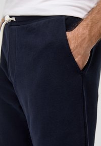 s.Oliver MIT ELASTIKBUND - Jogginghose - navy