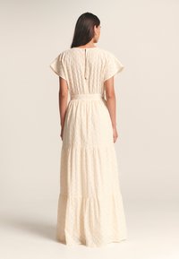 ST MRLO Robe longue - cream