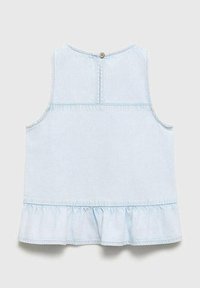 Lichtblauw denim mouwloos topje met een geplooide zoom, knoopsluiting aan de achterkant en een ronde halslijn. Gladde textuur, eenvoudig ontwerp.