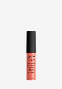 NYX Soft Matte Lip Cream dans un tube transparent élégant avec un bouchon noir. La formule est d'une couleur corail doux avec une finition mate. 0,27 fl oz.