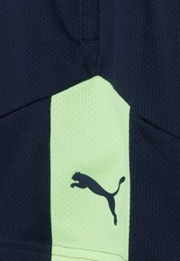 Puma INDIVIDUALFINAL TRAINING - Korte broeken - parisian night-fizzy light