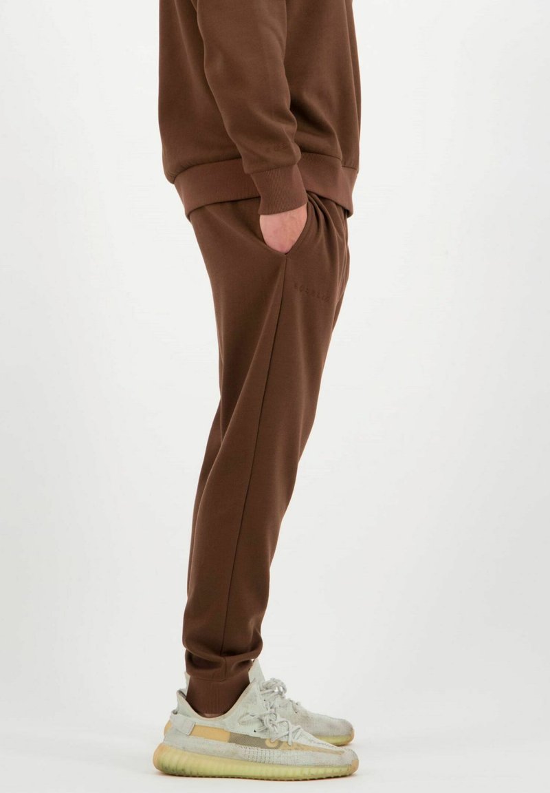 Herren Trainingsanzüge | EOSELIO Jogginghose chocolate brown/braun - WA97464 Herren Trainingsanzüge | EOSELIO Jogginghose chocolate brown/braun - WA97464