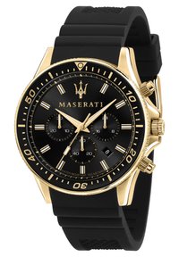 Maserati zwarte chronograaf horloge met gouden accenten, rubberen band, zwart wijzerplaat, luminescerende markeringen en drie sub-dials; waterdicht tot 100 meter.