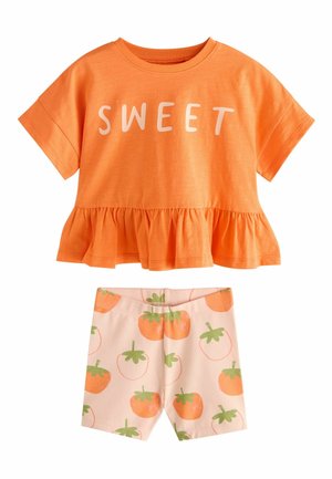 REGULAR FIT - SHORT SLEEVE  SET  - Šortai - orange strawberry