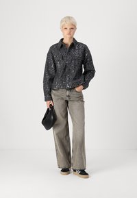 Pieces PCROBERTA JACKET - Casaco de ganga - grey denim
