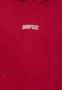 Dropsize MIDDLE LOGO  - Hættetrøje - red