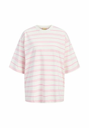 Valkoinen ylisuurikokoinen lyhythihainen paita, jossa on ohuet vaaleanpunaiset vaakaraitoja ja pyöreä pääntie, esitetty yksinkertaisella valkoisella taustalla.