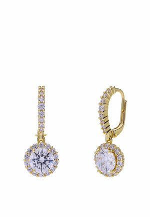 Gouden druppeloorbellen met ronde heldere edelstenen, elk met een grote centrale steen omringd door kleinere stenen aan de ring en de druppel.