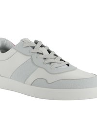 Hellgraue Sneakers aus Wildleder und glattem Leder. Mit einer abgerundeten Zehe, strukturierten Akzenten und flachen Schnürsenkeln. Gummisohle mit minimalem Profil.