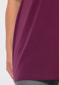 Ulla Popken A-LINIE HALBARM - T-shirt con stampa - dark berry