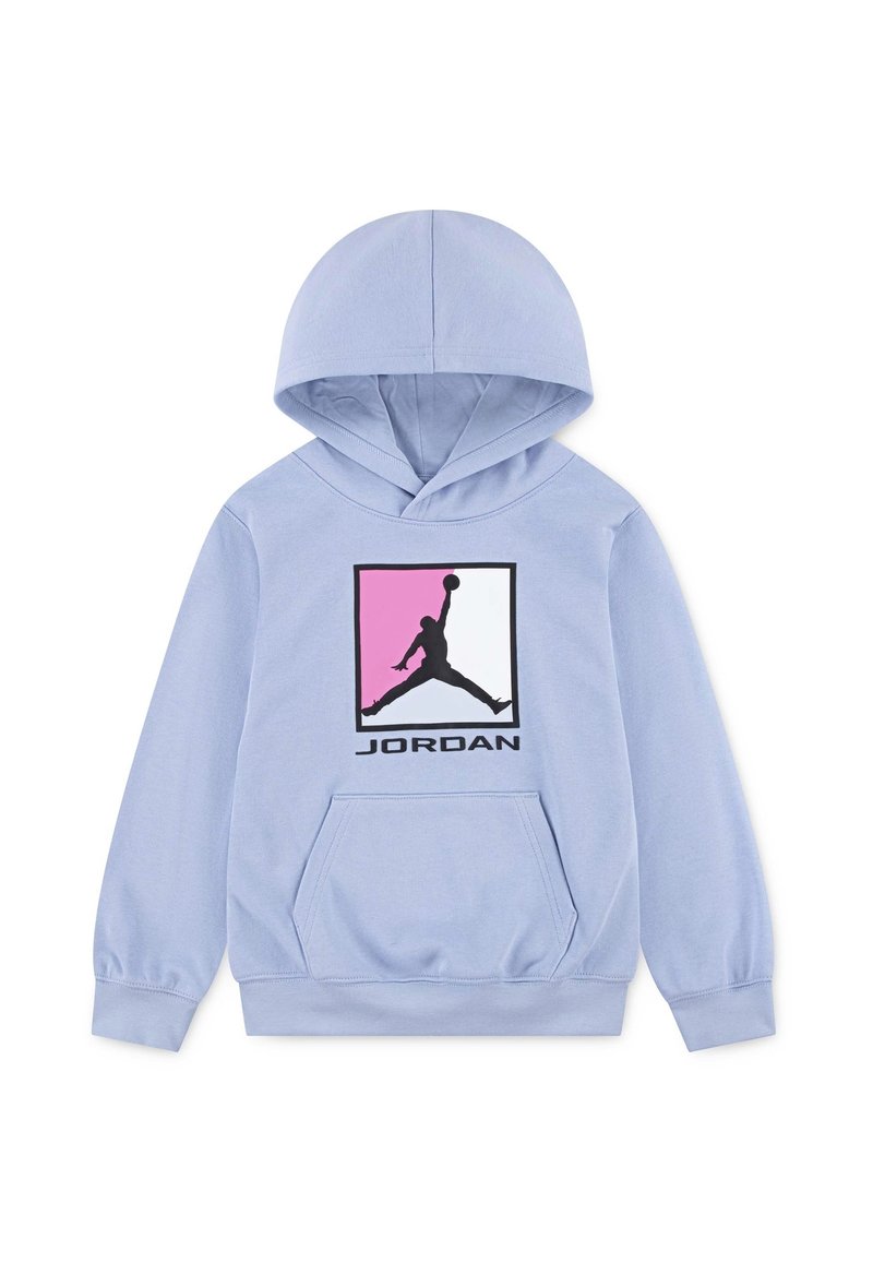 Felpa con cappuccio di colore blu chiaro, dotata di tasca frontale, con il logo Jumpman nero all'interno di un quadrato rosa e bianco e il testo "JORDAN" sottostante.