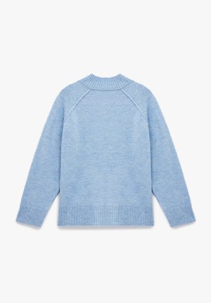 Pull bleu clair avec col et ourlet côtelés, présentant une texture douce et de longues manches légèrement effilées. Vue arrière affichée.