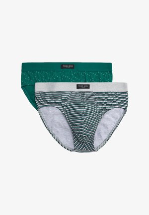 Dos calzoncillos tipo slip para hombre, uno verde con un pequeño patrón de triángulos y otro gris con rayas horizontales verdes y negras, ambos con etiquetas de Ysabel Mora.