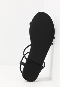 Monki Varvassandaalit - black