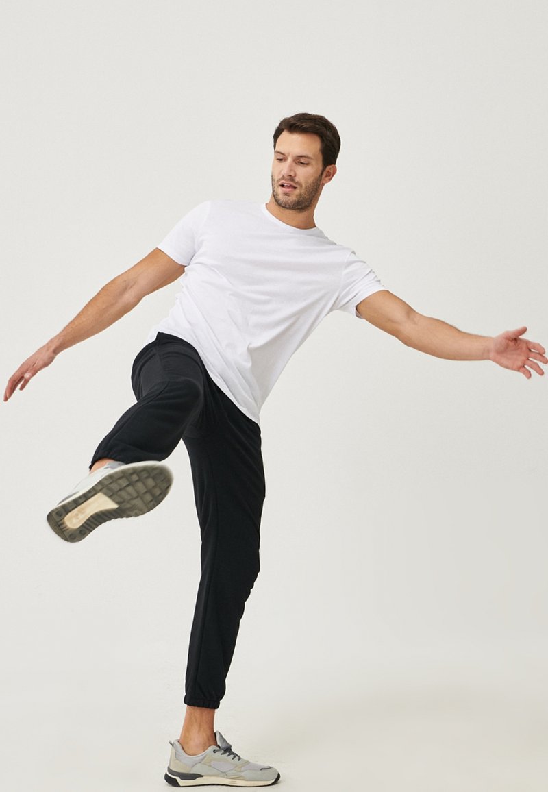 Herren Trainingsanzüge | Altinyildiz Classics STANDARD FIT SWEAT PANTS Jogginghose black/schwarz - PS81209 Herren Trainingsanzüge | Altinyildiz Classics STANDARD FIT SWEAT PANTS Jogginghose black/schwarz - PS81209