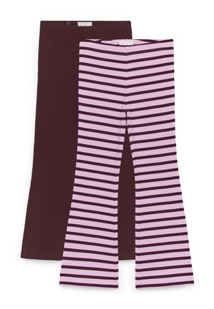 Zwei Paar gerippte, ausgestellte Strickhosen; eine einfarbig dunkelbraun, eine pink mit dunkelbraunen horizontalen Streifen.